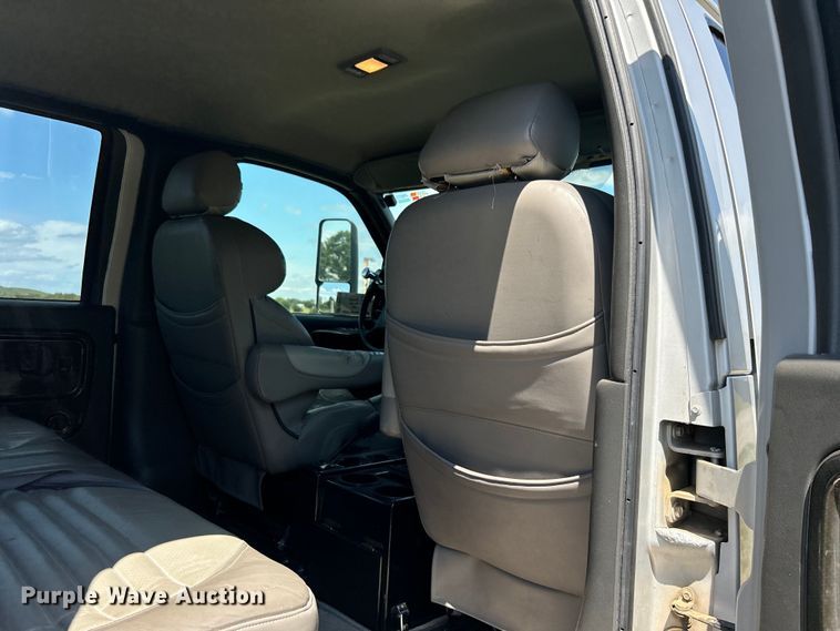 image for item DO1139 2006 Chevrolet C4500 flatbed truck