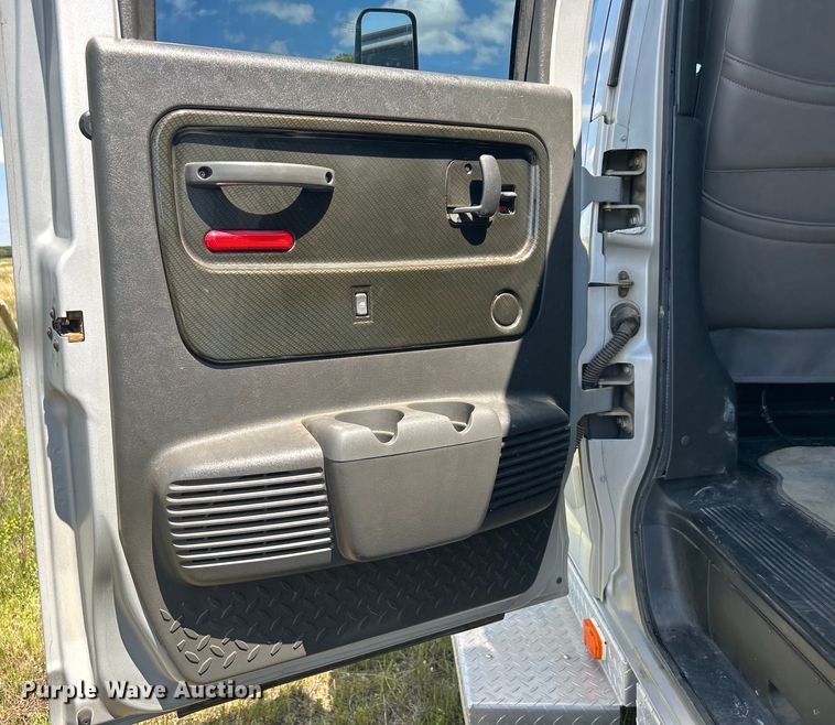 image for item DO1139 2006 Chevrolet C4500 flatbed truck