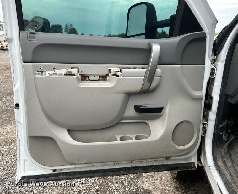 image for item DO6483 2014 Chevrolet  Silverado 2500HD Crew Cab pickup truck