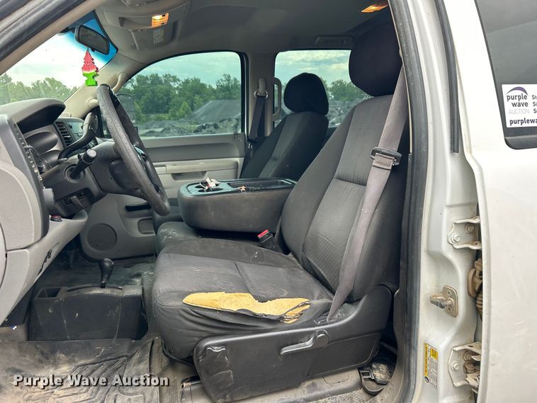 image for item DO6483 2014 Chevrolet  Silverado 2500HD Crew Cab pickup truck