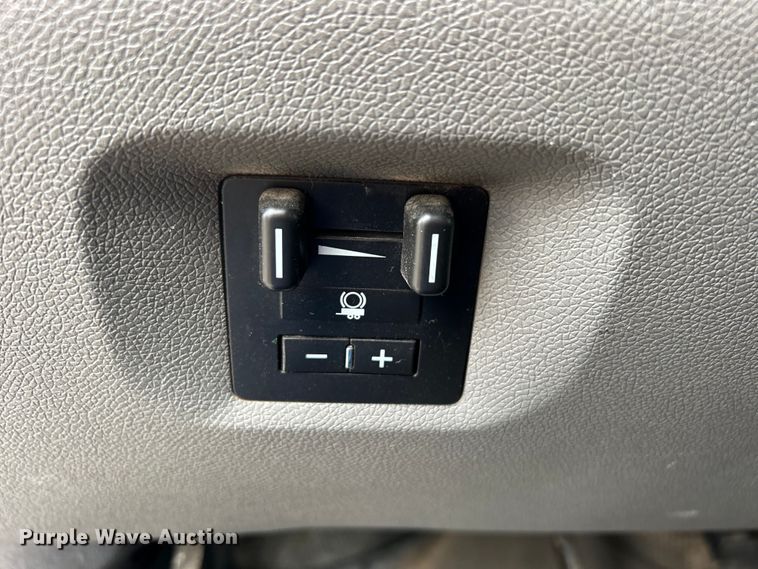 image for item DO6483 2014 Chevrolet  Silverado 2500HD Crew Cab pickup truck