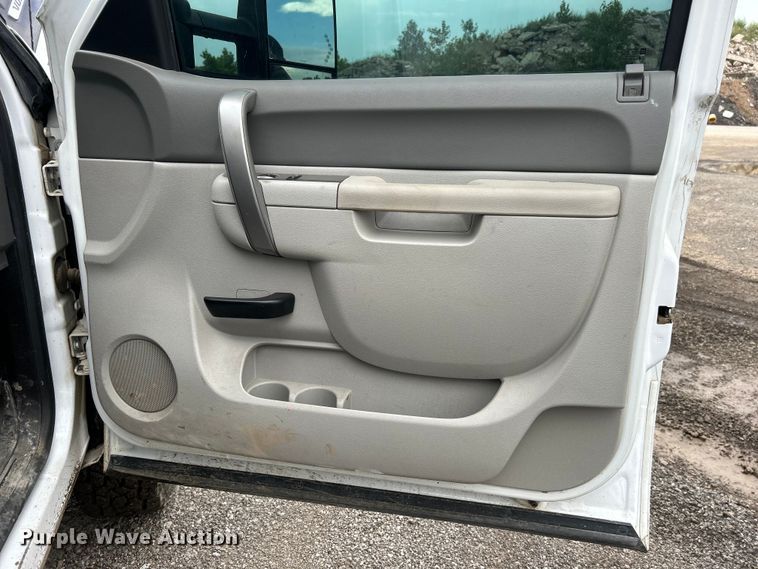 image for item DO6483 2014 Chevrolet  Silverado 2500HD Crew Cab pickup truck