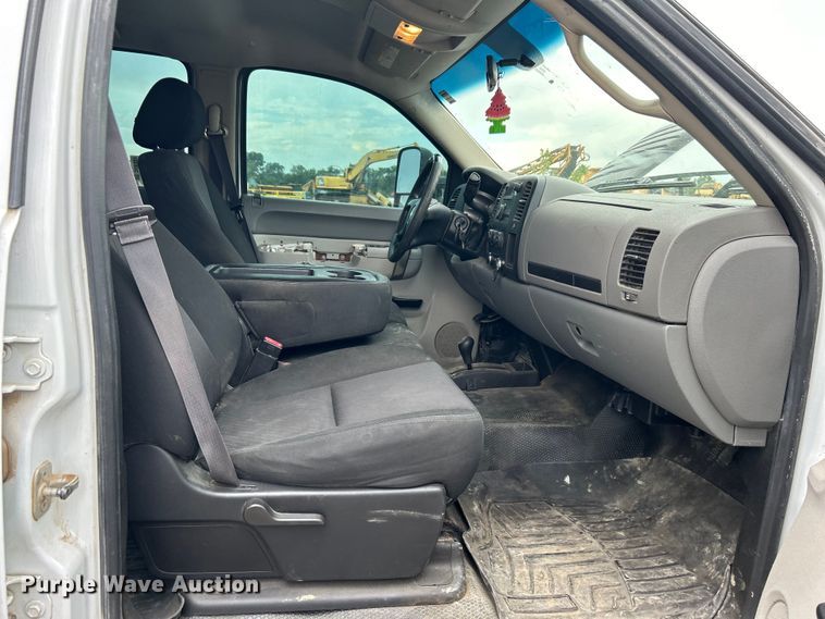 image for item DO6483 2014 Chevrolet  Silverado 2500HD Crew Cab pickup truck