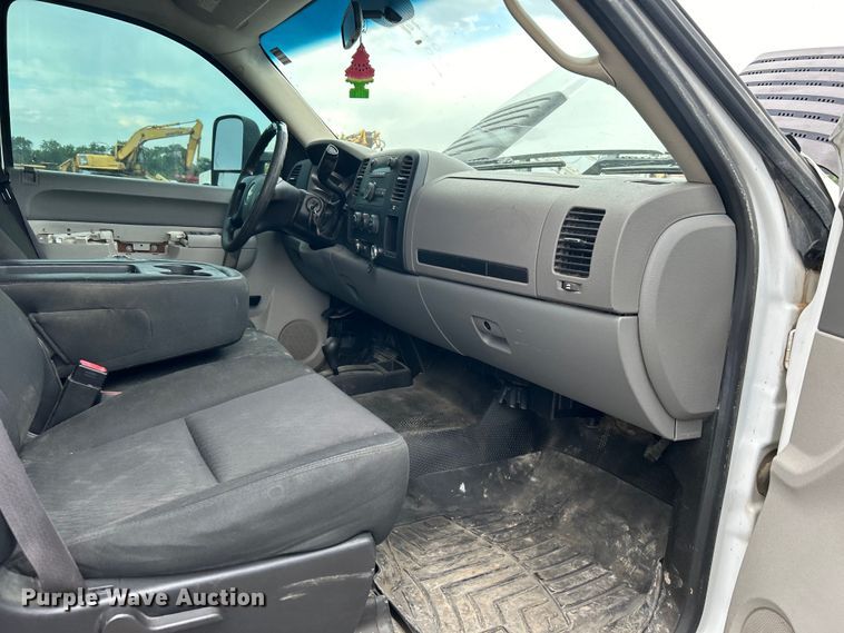 image for item DO6483 2014 Chevrolet  Silverado 2500HD Crew Cab pickup truck