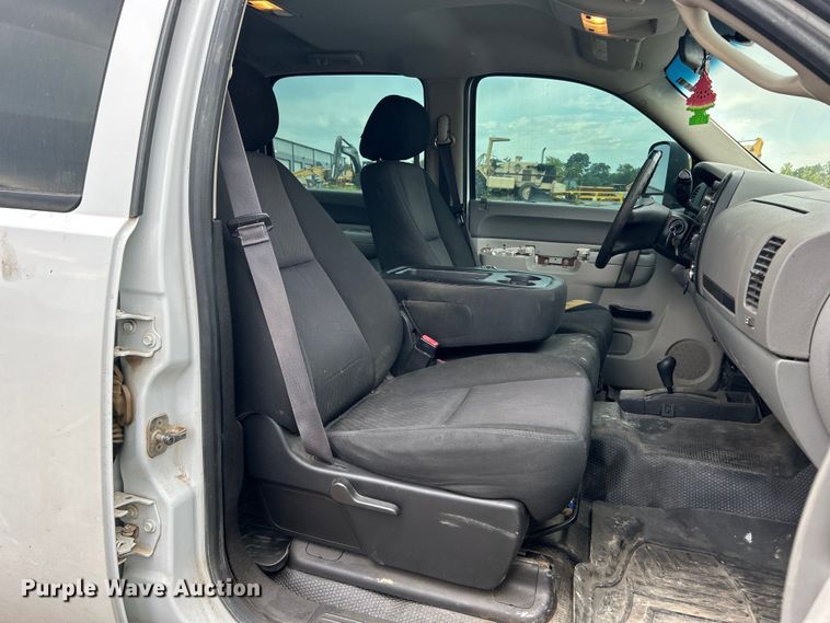 image for item DO6483 2014 Chevrolet  Silverado 2500HD Crew Cab pickup truck