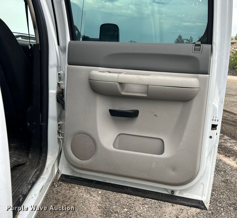 image for item DO6483 2014 Chevrolet  Silverado 2500HD Crew Cab pickup truck