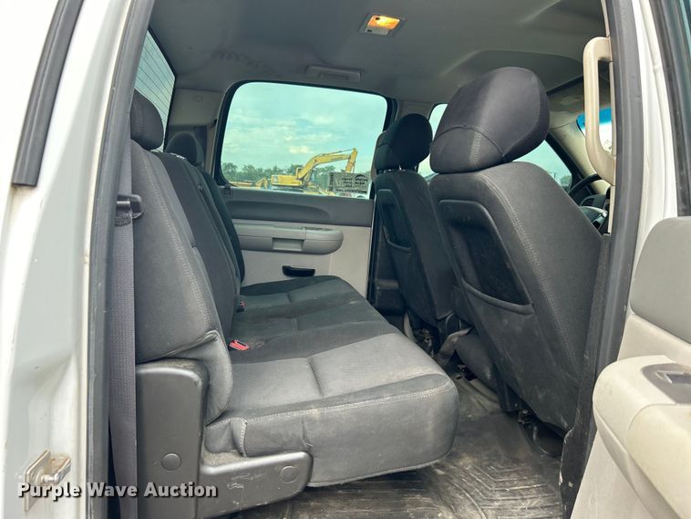 image for item DO6483 2014 Chevrolet  Silverado 2500HD Crew Cab pickup truck