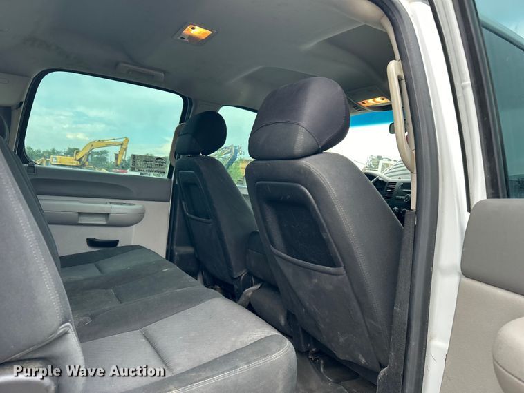 image for item DO6483 2014 Chevrolet  Silverado 2500HD Crew Cab pickup truck