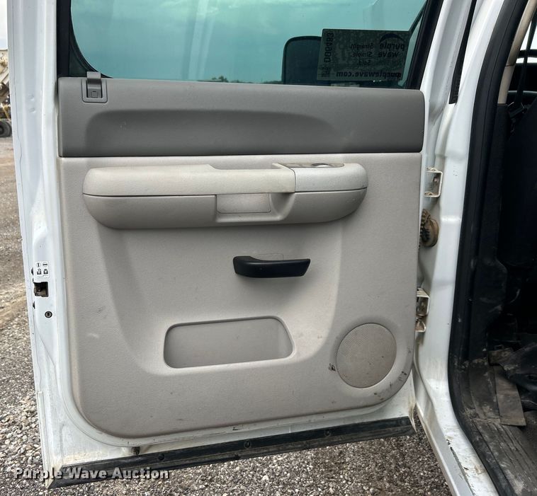 image for item DO6483 2014 Chevrolet  Silverado 2500HD Crew Cab pickup truck