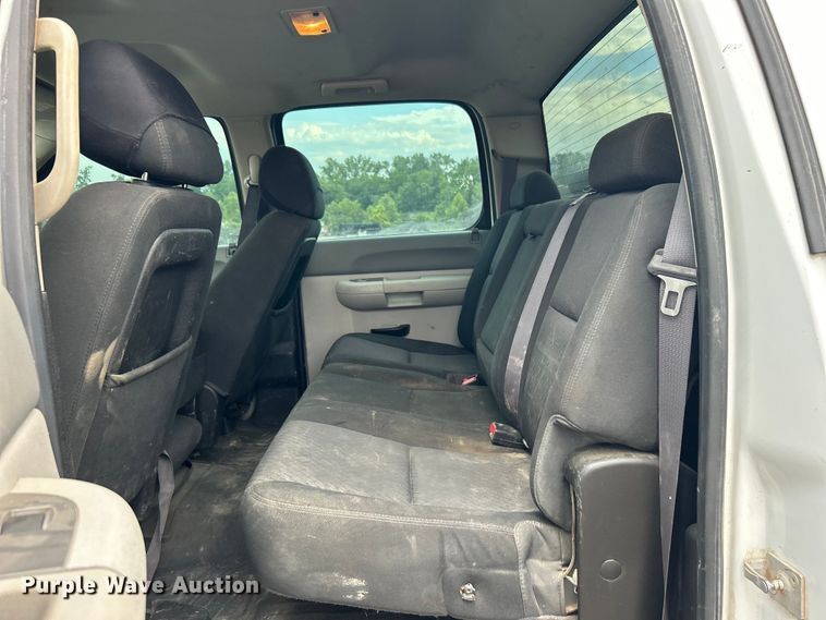 image for item DO6483 2014 Chevrolet  Silverado 2500HD Crew Cab pickup truck