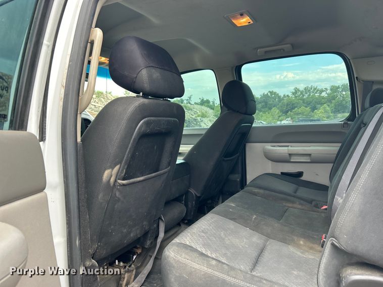 image for item DO6483 2014 Chevrolet  Silverado 2500HD Crew Cab pickup truck