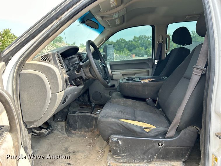 image for item DO6487 2013 Chevrolet Silverado 2500HD  Crew Cab pickup truck