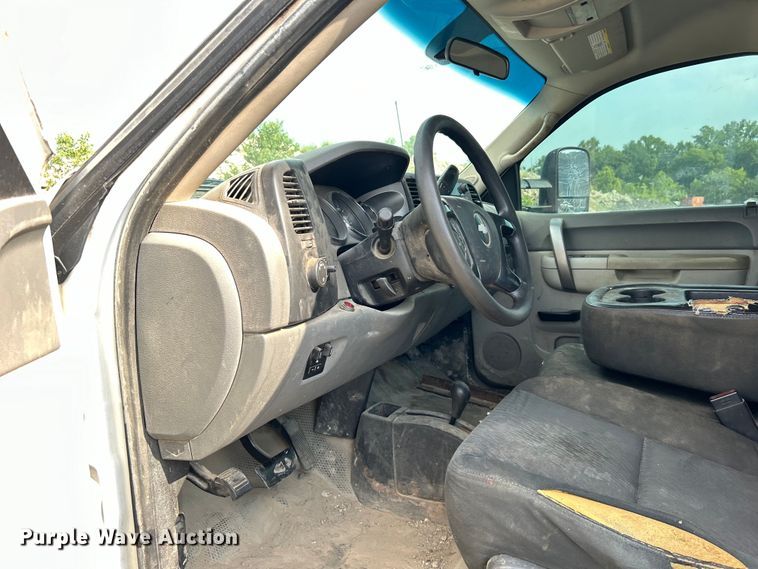 image for item DO6487 2013 Chevrolet Silverado 2500HD  Crew Cab pickup truck