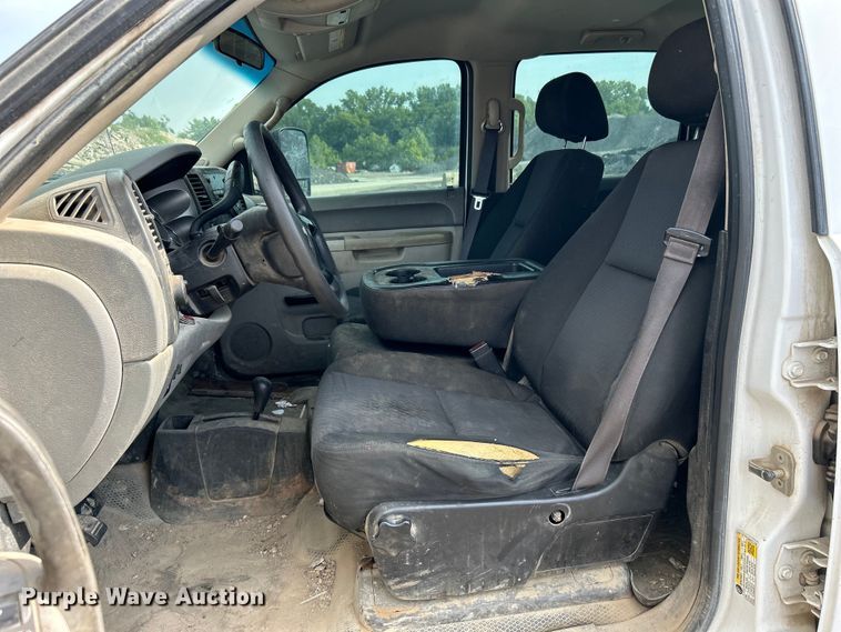 image for item DO6487 2013 Chevrolet Silverado 2500HD  Crew Cab pickup truck