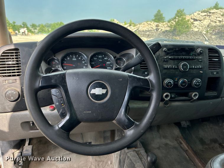 image for item DO6487 2013 Chevrolet Silverado 2500HD  Crew Cab pickup truck