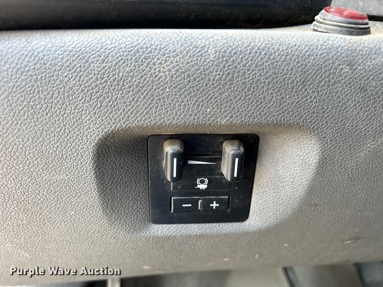 image for item DO6487 2013 Chevrolet Silverado 2500HD  Crew Cab pickup truck