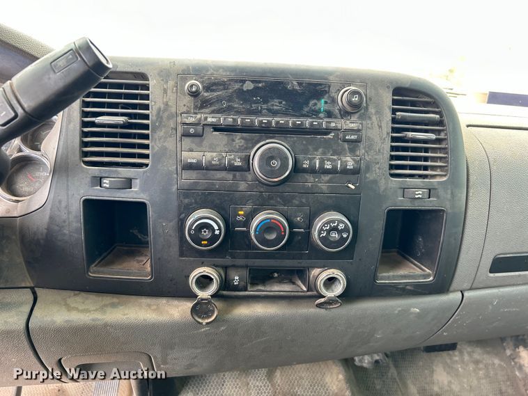 image for item DO6487 2013 Chevrolet Silverado 2500HD  Crew Cab pickup truck