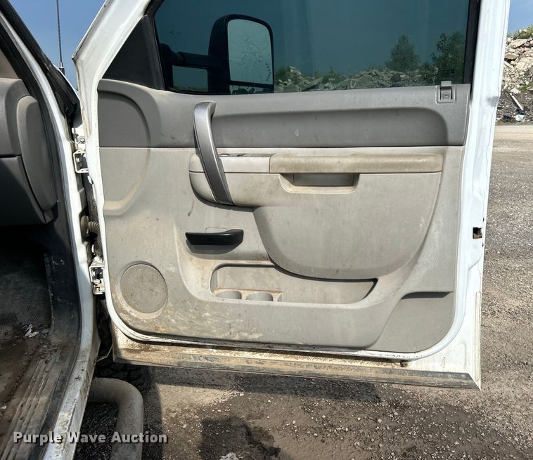 image for item DO6487 2013 Chevrolet Silverado 2500HD  Crew Cab pickup truck