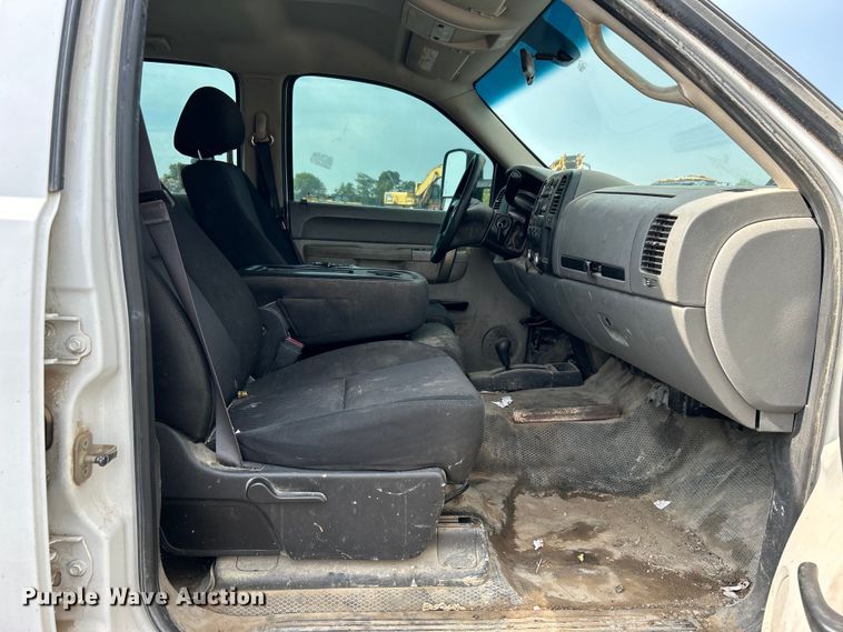 image for item DO6487 2013 Chevrolet Silverado 2500HD  Crew Cab pickup truck