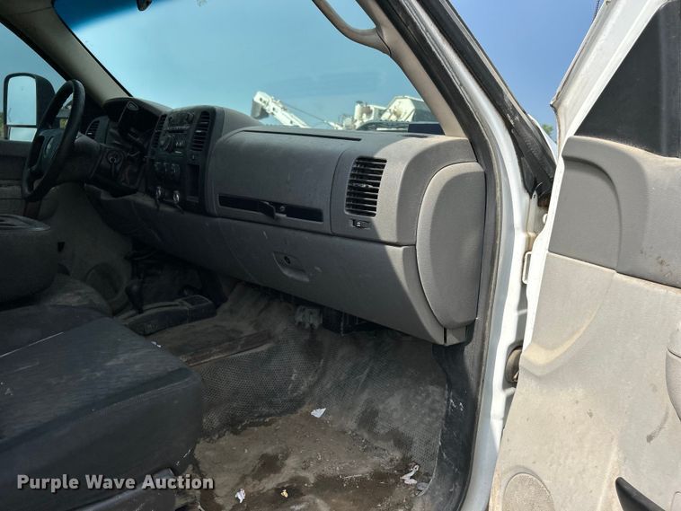 image for item DO6487 2013 Chevrolet Silverado 2500HD  Crew Cab pickup truck