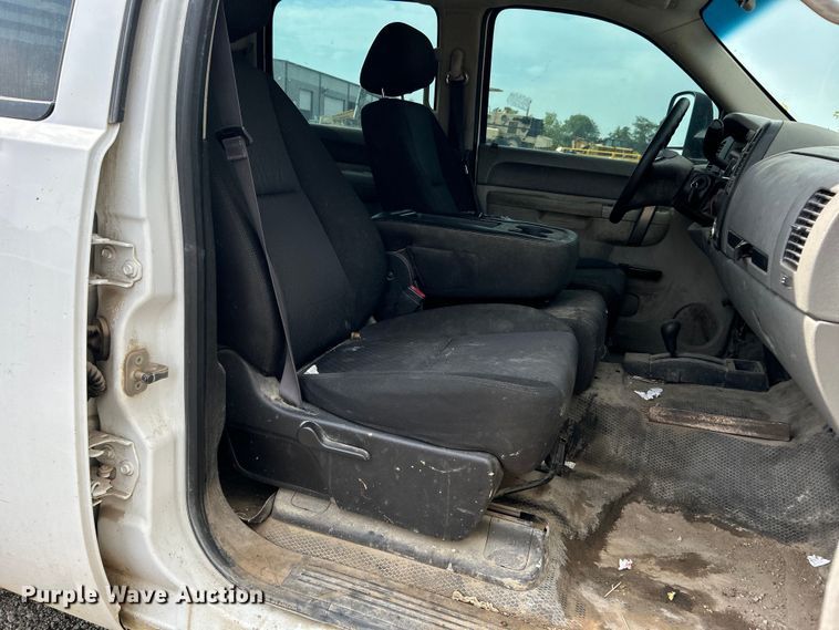 image for item DO6487 2013 Chevrolet Silverado 2500HD  Crew Cab pickup truck