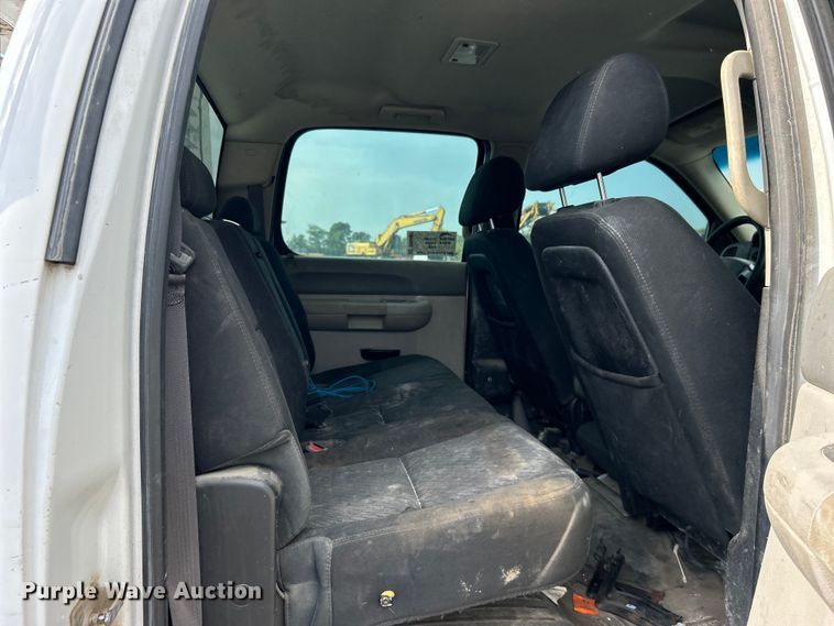 image for item DO6487 2013 Chevrolet Silverado 2500HD  Crew Cab pickup truck