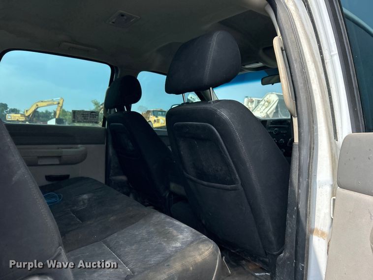 image for item DO6487 2013 Chevrolet Silverado 2500HD  Crew Cab pickup truck