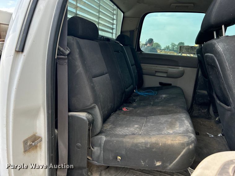 image for item DO6487 2013 Chevrolet Silverado 2500HD  Crew Cab pickup truck