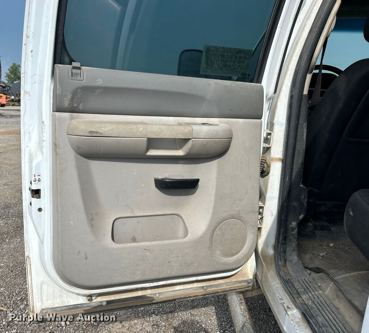 image for item DO6487 2013 Chevrolet Silverado 2500HD  Crew Cab pickup truck