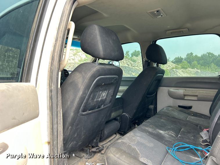 image for item DO6487 2013 Chevrolet Silverado 2500HD  Crew Cab pickup truck