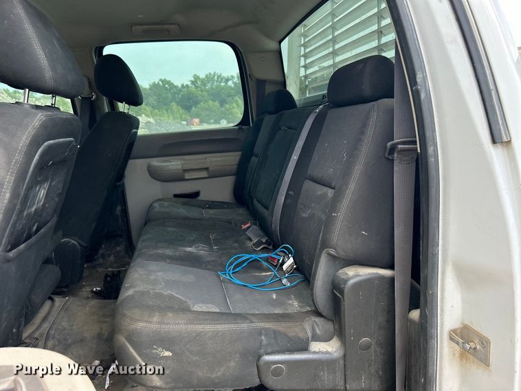 image for item DO6487 2013 Chevrolet Silverado 2500HD  Crew Cab pickup truck