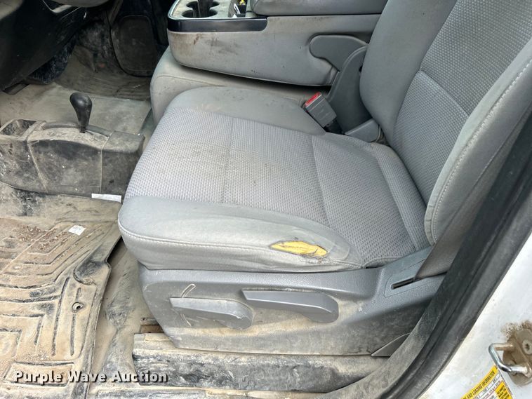 image for item DO6488 2016 Chevrolet Silverado 2500HD Crew Cab pickup truck