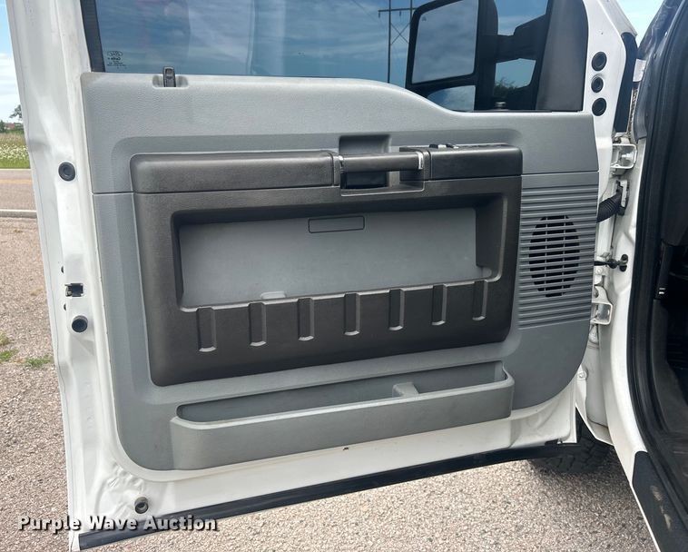 image for item DO6500 2014 Ford F250 Super Duty  Crew Cab pickup truck