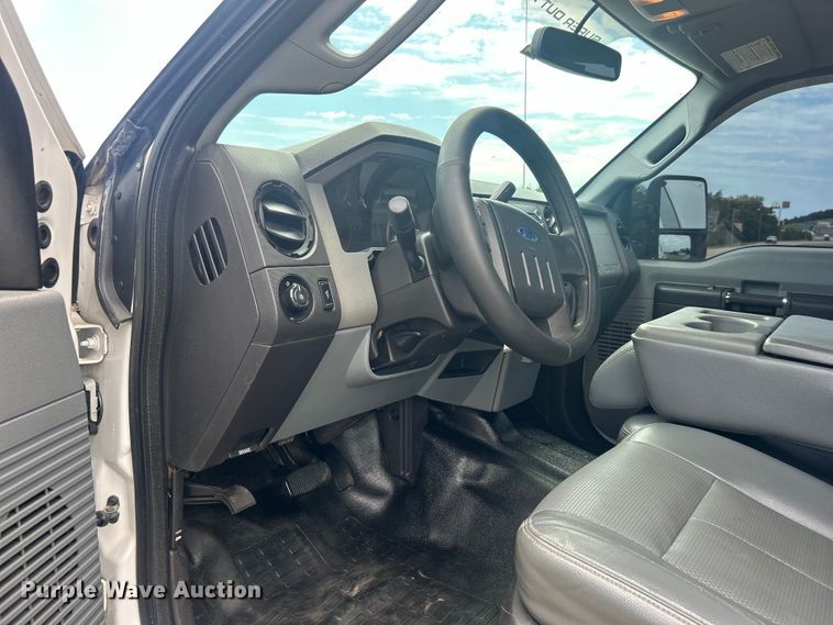 image for item DO6500 2014 Ford F250 Super Duty  Crew Cab pickup truck