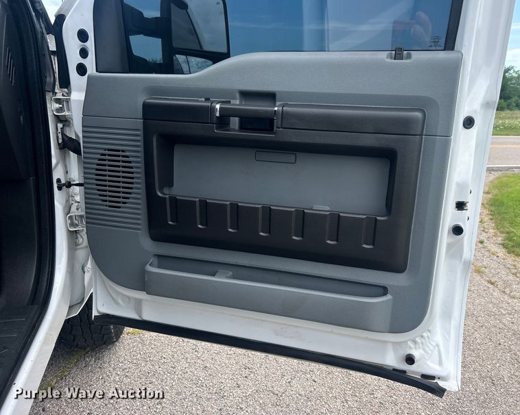 image for item DO6500 2014 Ford F250 Super Duty  Crew Cab pickup truck