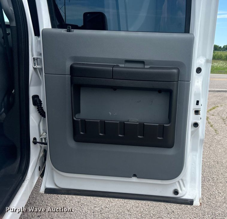 image for item DO6500 2014 Ford F250 Super Duty  Crew Cab pickup truck