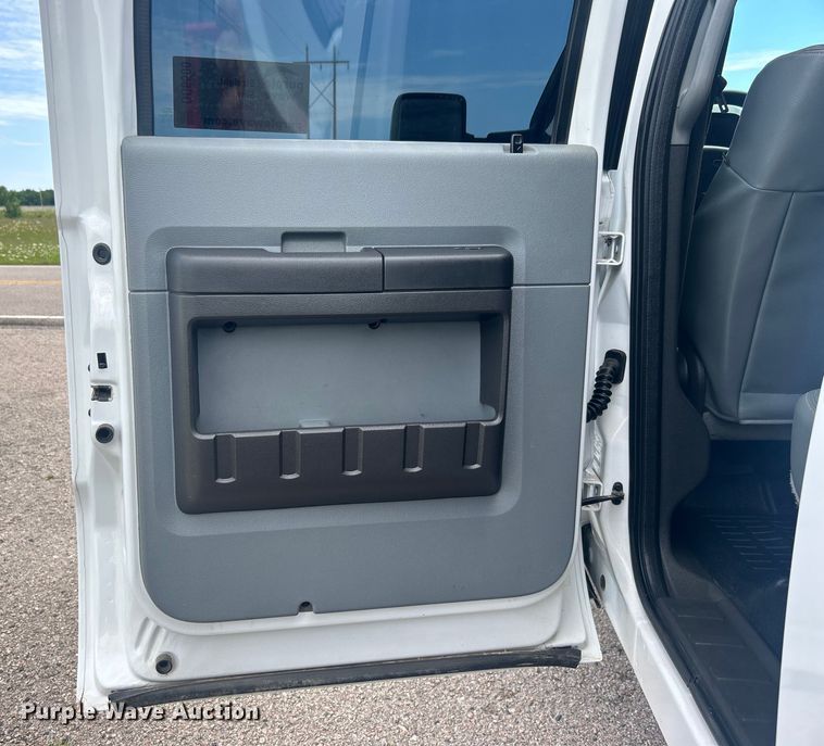 image for item DO6500 2014 Ford F250 Super Duty  Crew Cab pickup truck