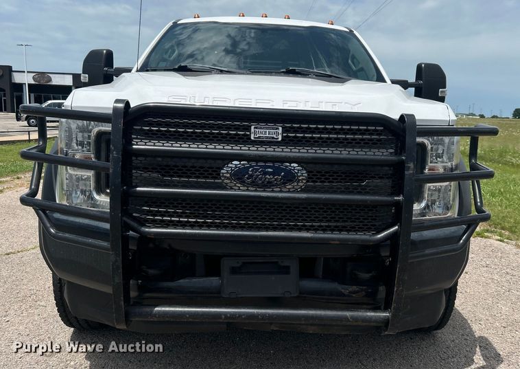image for item DO6501 2017 Ford F550 Super Duty flatbed truck