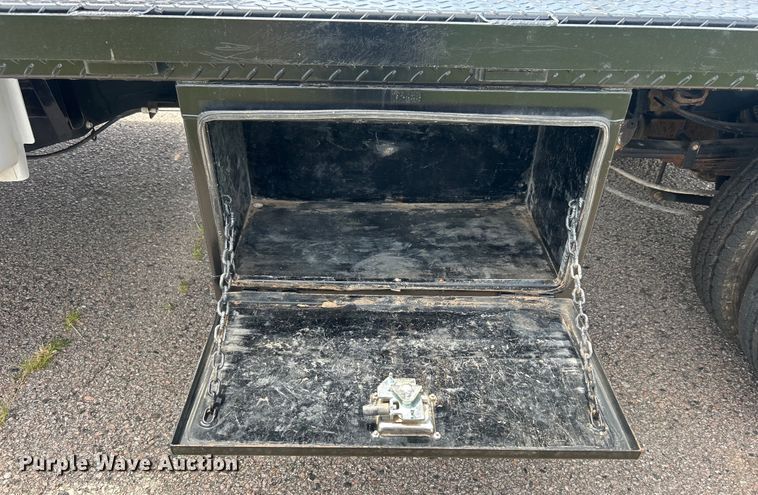 image for item DO6501 2017 Ford F550 Super Duty flatbed truck