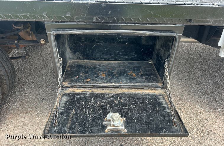 image for item DO6501 2017 Ford F550 Super Duty flatbed truck