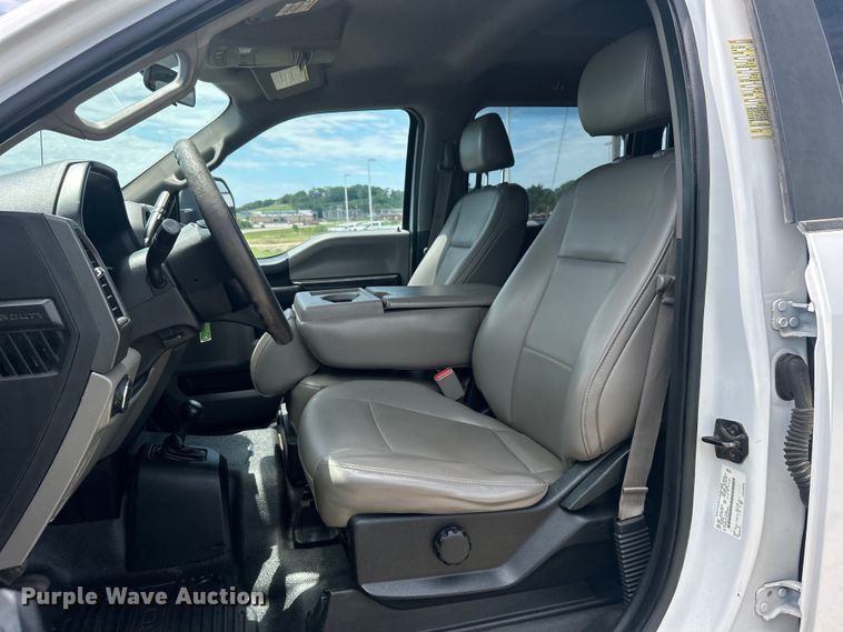 image for item DO6501 2017 Ford F550 Super Duty flatbed truck