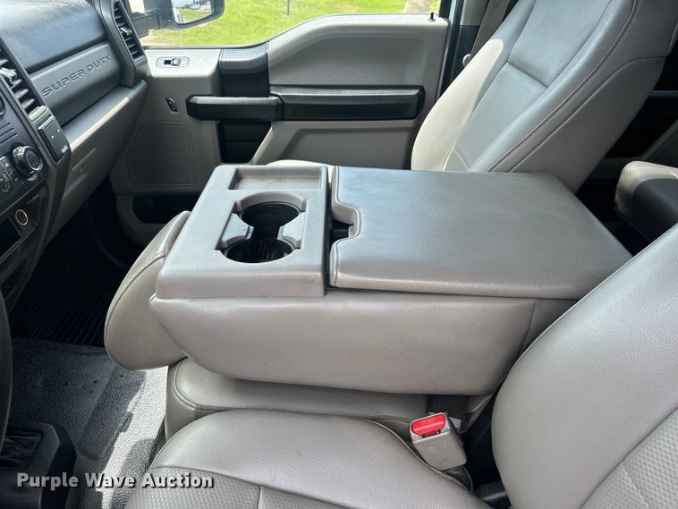 image for item DO6501 2017 Ford F550 Super Duty flatbed truck