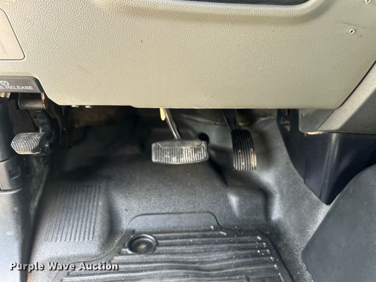 image for item DO6501 2017 Ford F550 Super Duty flatbed truck