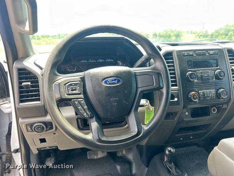 image for item DO6501 2017 Ford F550 Super Duty flatbed truck