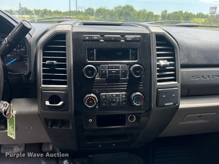 image for item DO6501 2017 Ford F550 Super Duty flatbed truck