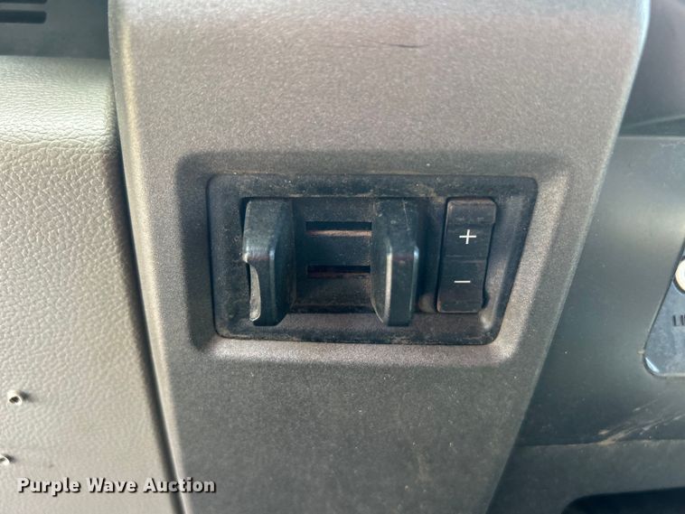 image for item DO6501 2017 Ford F550 Super Duty flatbed truck