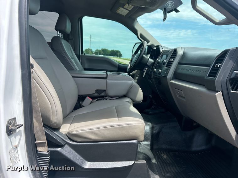 image for item DO6501 2017 Ford F550 Super Duty flatbed truck