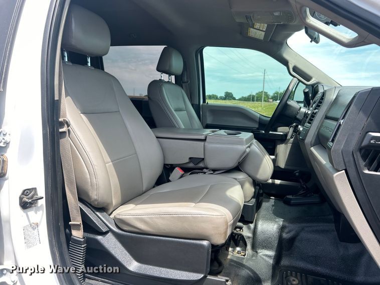 image for item DO6501 2017 Ford F550 Super Duty flatbed truck