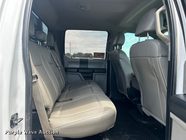 image for item DO6501 2017 Ford F550 Super Duty flatbed truck