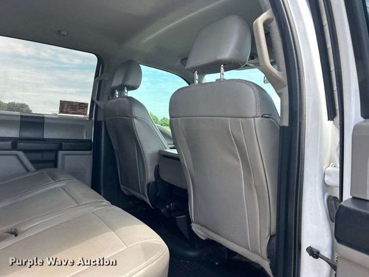 image for item DO6501 2017 Ford F550 Super Duty flatbed truck